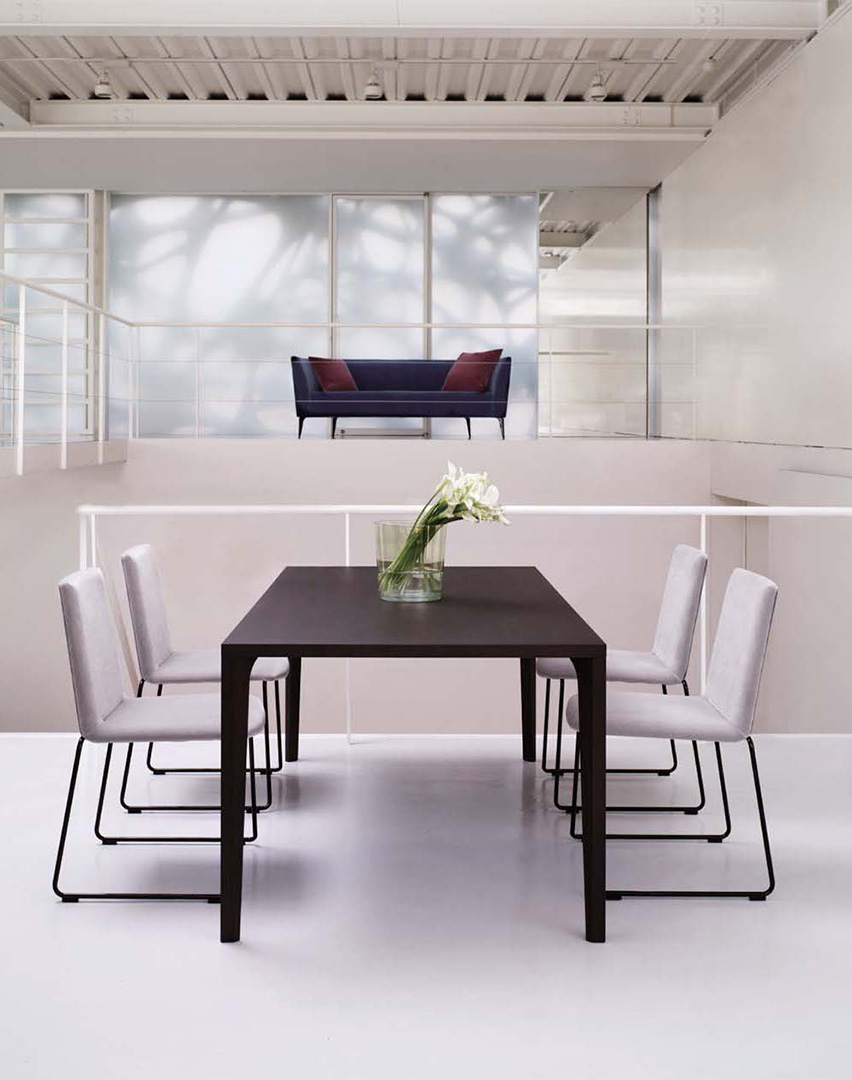 205 テーブル D-4（アンバーブラック）