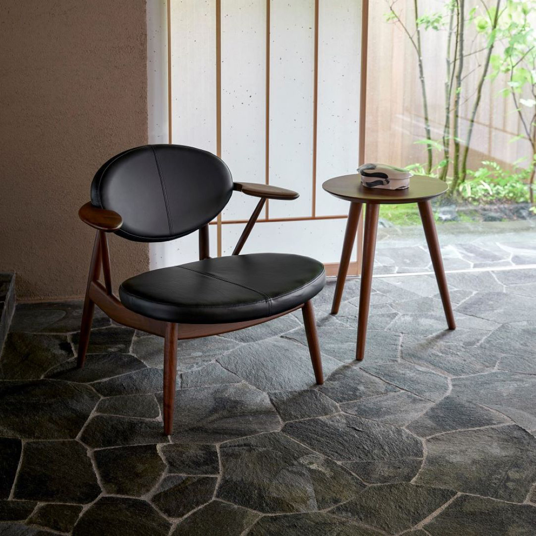 ボスイージーチェア（脚カラー：ウォールナットWP） レザーZ013 ブラック