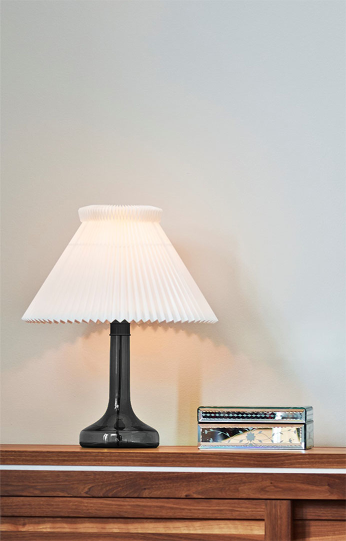 CLASSIC テーブルランプ モデル343 スモーク
