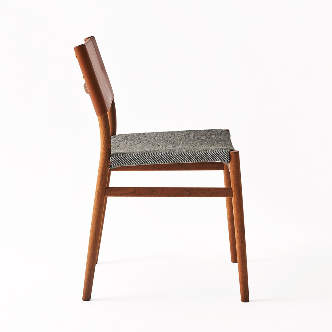 YU UC4 ダイニングチェア（脚カラー：ウォールナット） RANK3 SUBLIM50（ライトグレー)