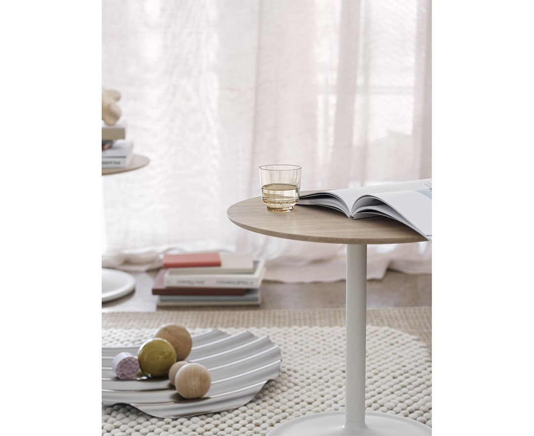 SOFT SIDE TABLE /Φ41 H40 (脚カラー：オフホワイト） ソリッドオーク