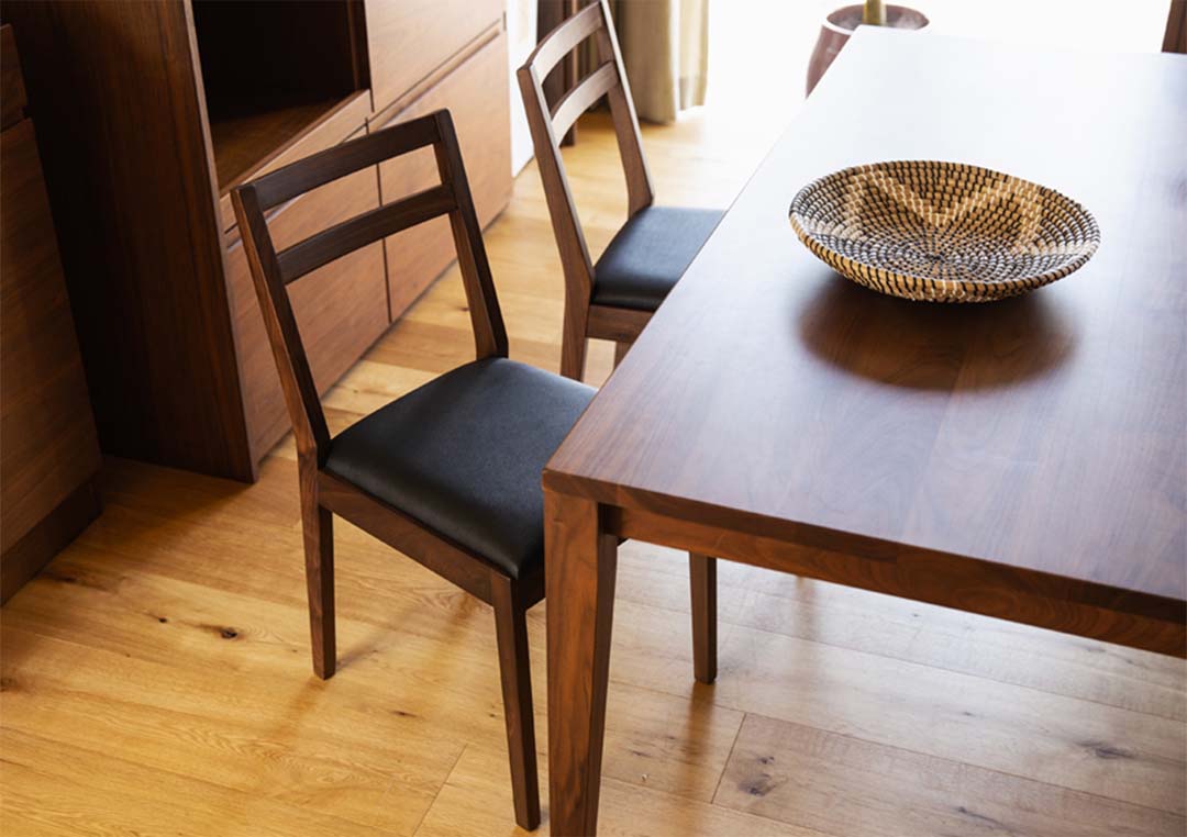 プレーンチェア ベトナム(脚カラー:ウォルナット) マットブラック