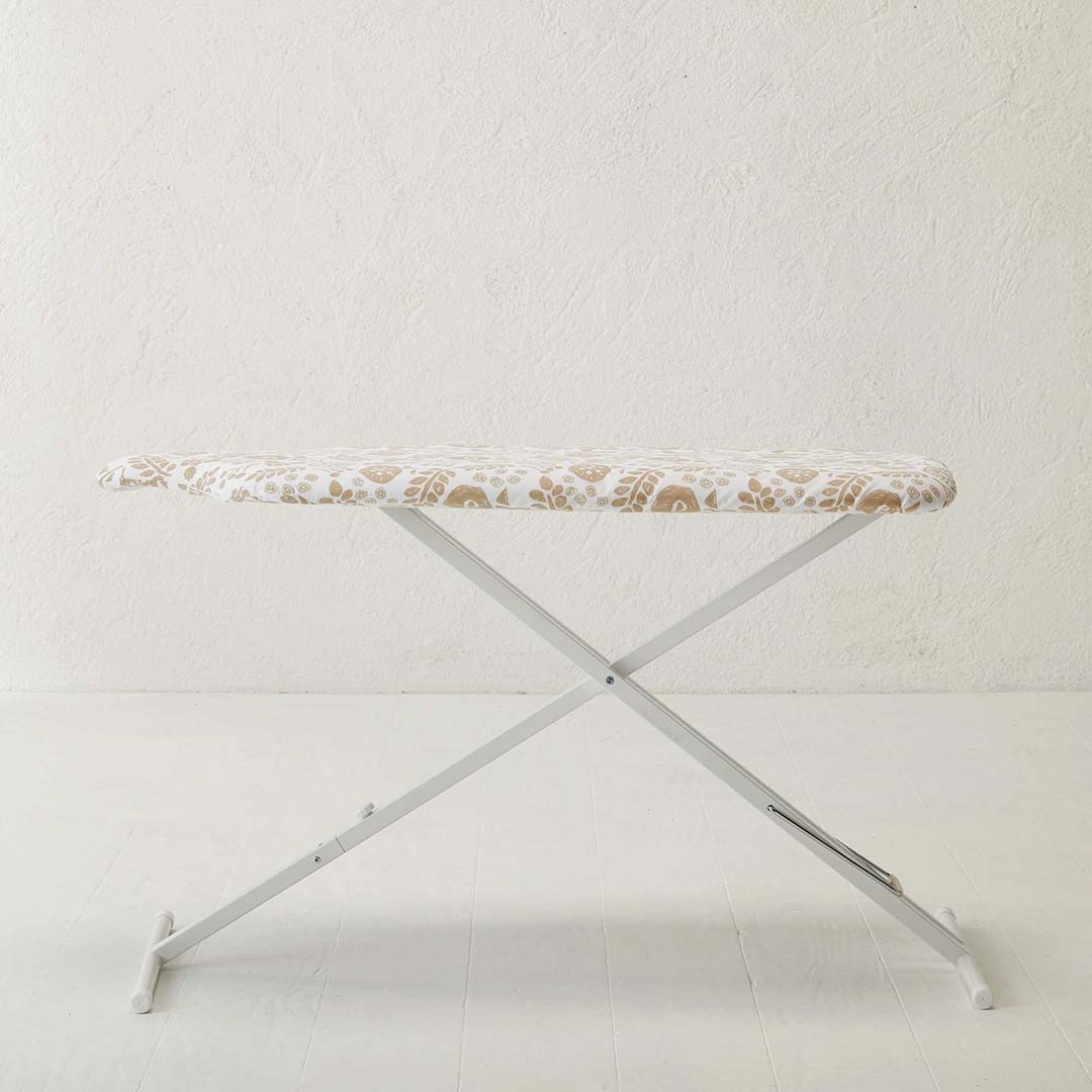 北欧風 暮らしの定番 スタンド式人体型アイロン台 アイボリー