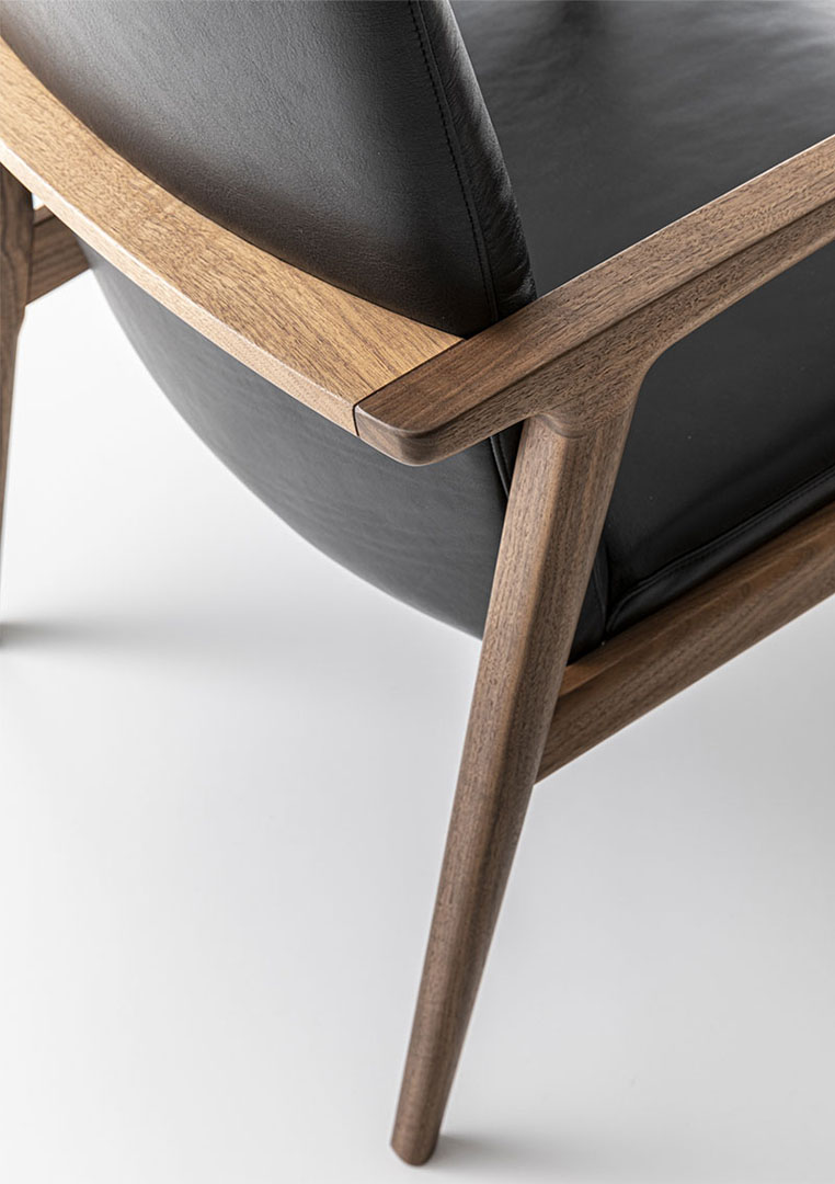 Koti LDチェア(脚カラー:ウォールナット) ブラック