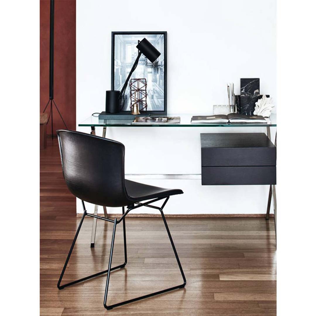 SIDE CHAIR カウハイドシート(脚カラー:ホワイト) ブラック