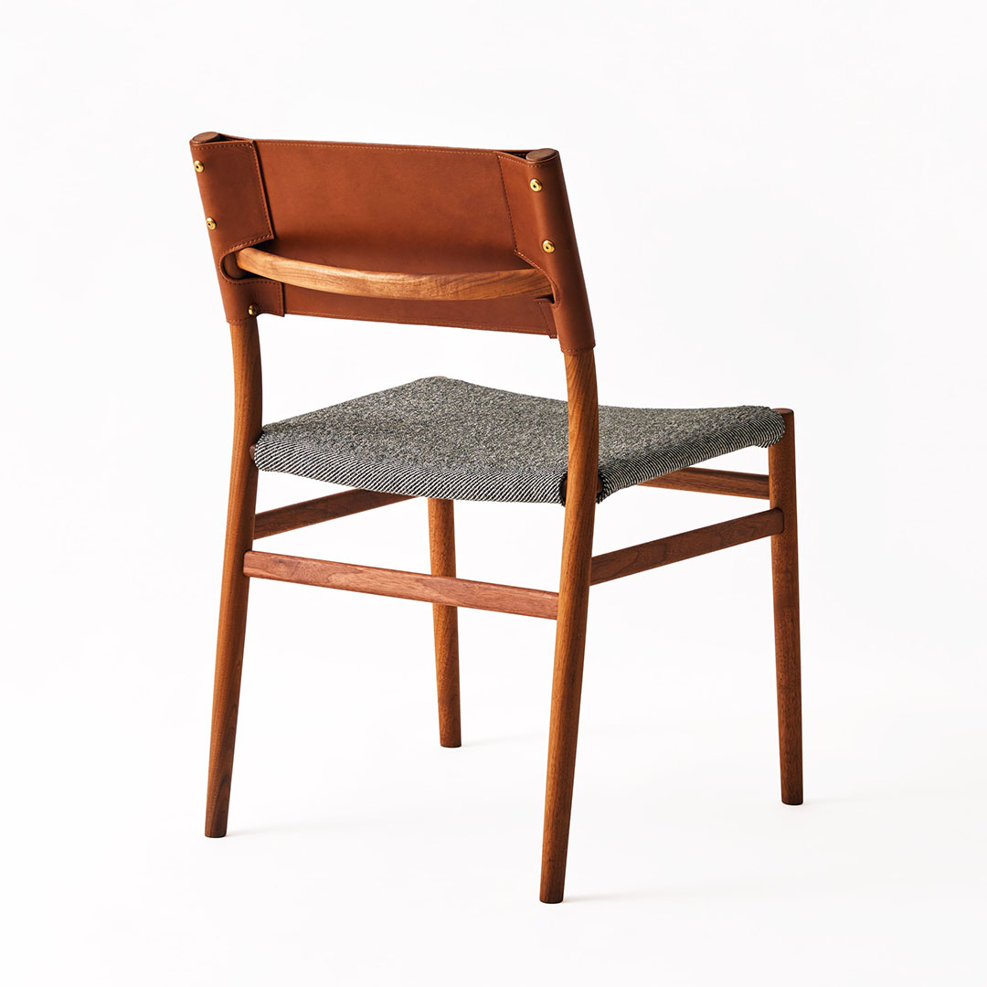 YU UC4 ダイニングチェア（脚カラー：ウォールナット） RANK3 SUBLIM50（ライトグレー)