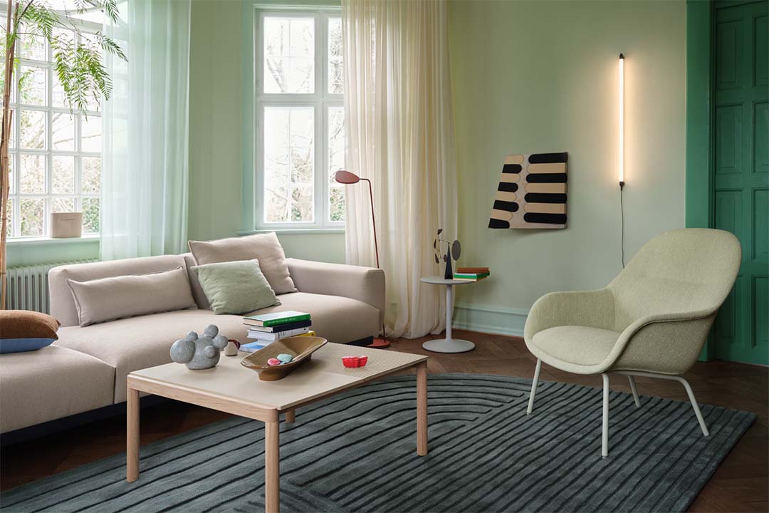 FIBER LOUNGE ARMCHAIR / TUBE BASE Ecriture240