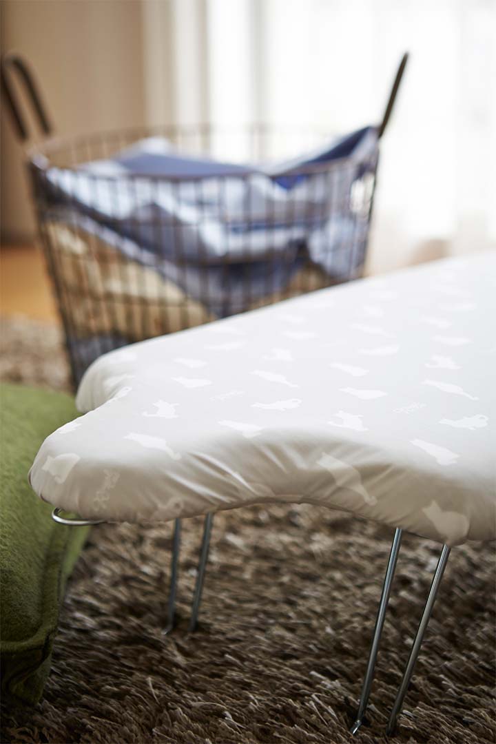 軽量人体型アイロン台 フック付き ネコプレス ホワイト