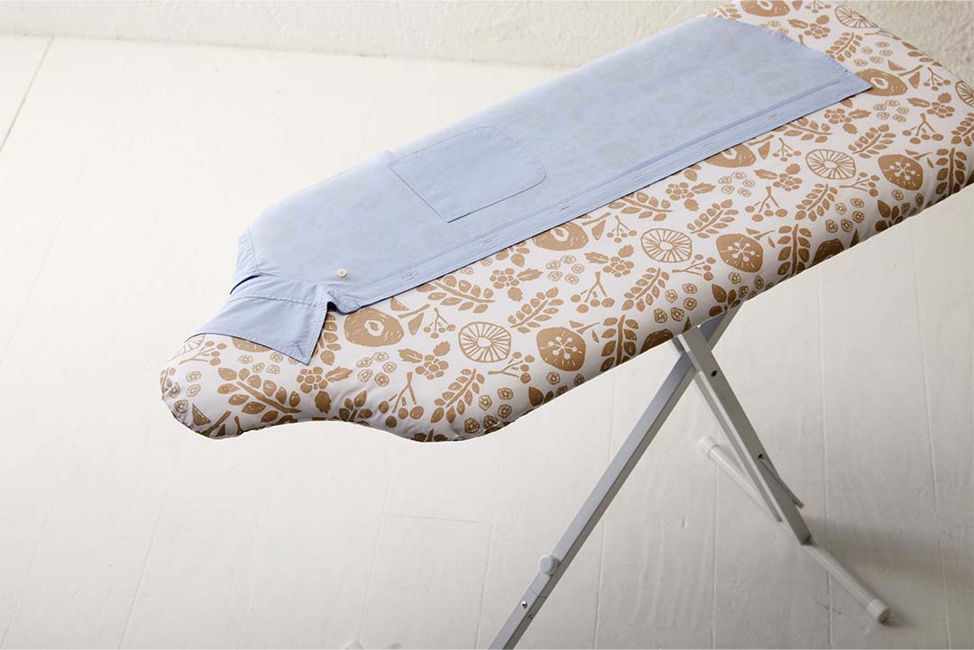 北欧風 暮らしの定番 スタンド式人体型アイロン台 アイボリー