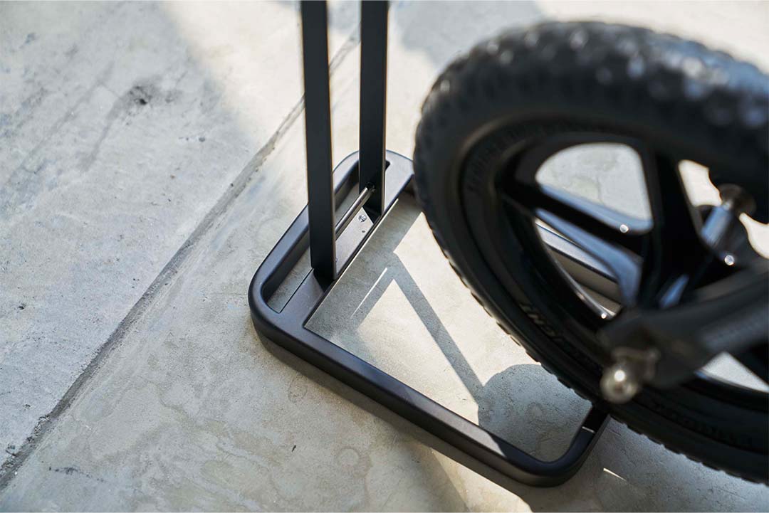 ペダルなし自転車＆ヘルメットスタンド タワー ブラック