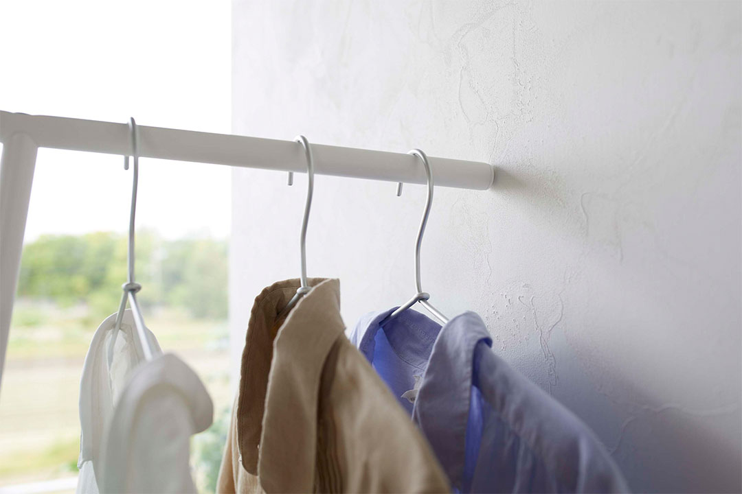 スリムコートハンガー フレーム ブラック