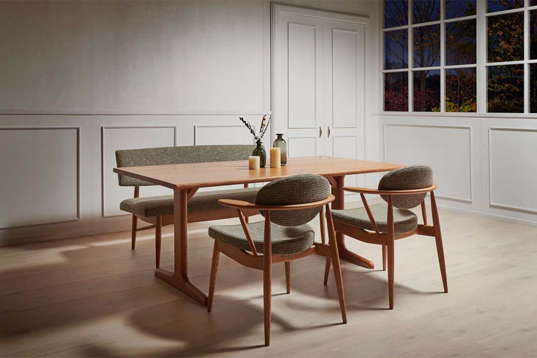 ボスダイニングチェア（脚カラー：オークNP） レザーZ013 ブラック