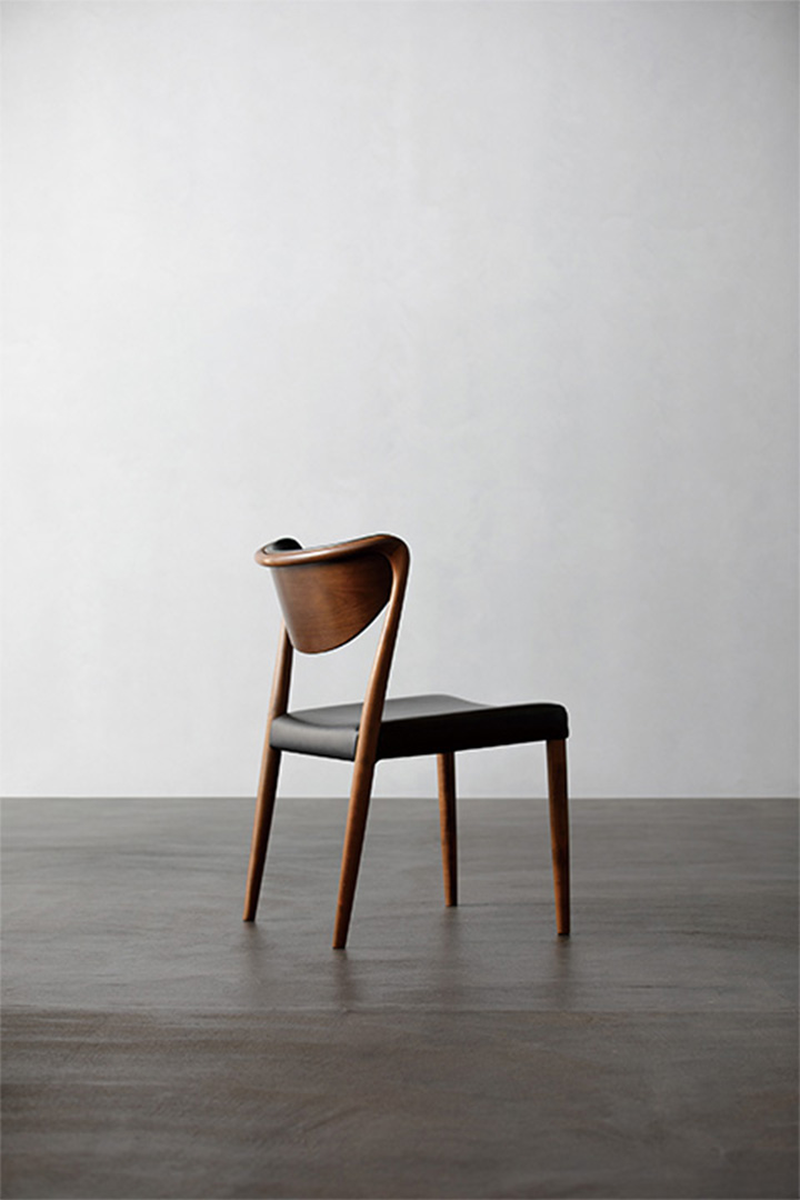 MARCEL CHAIR（脚カラー：ウォールナット） LE-8010 ブラック