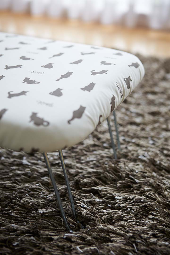 軽量人体型アイロン台 フック付き ネコプレス ホワイト