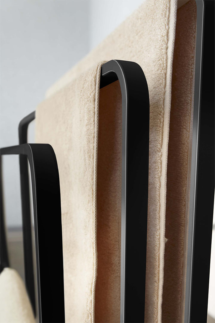 横から掛けられるバスタオルハンガー 3連 タワー ホワイト