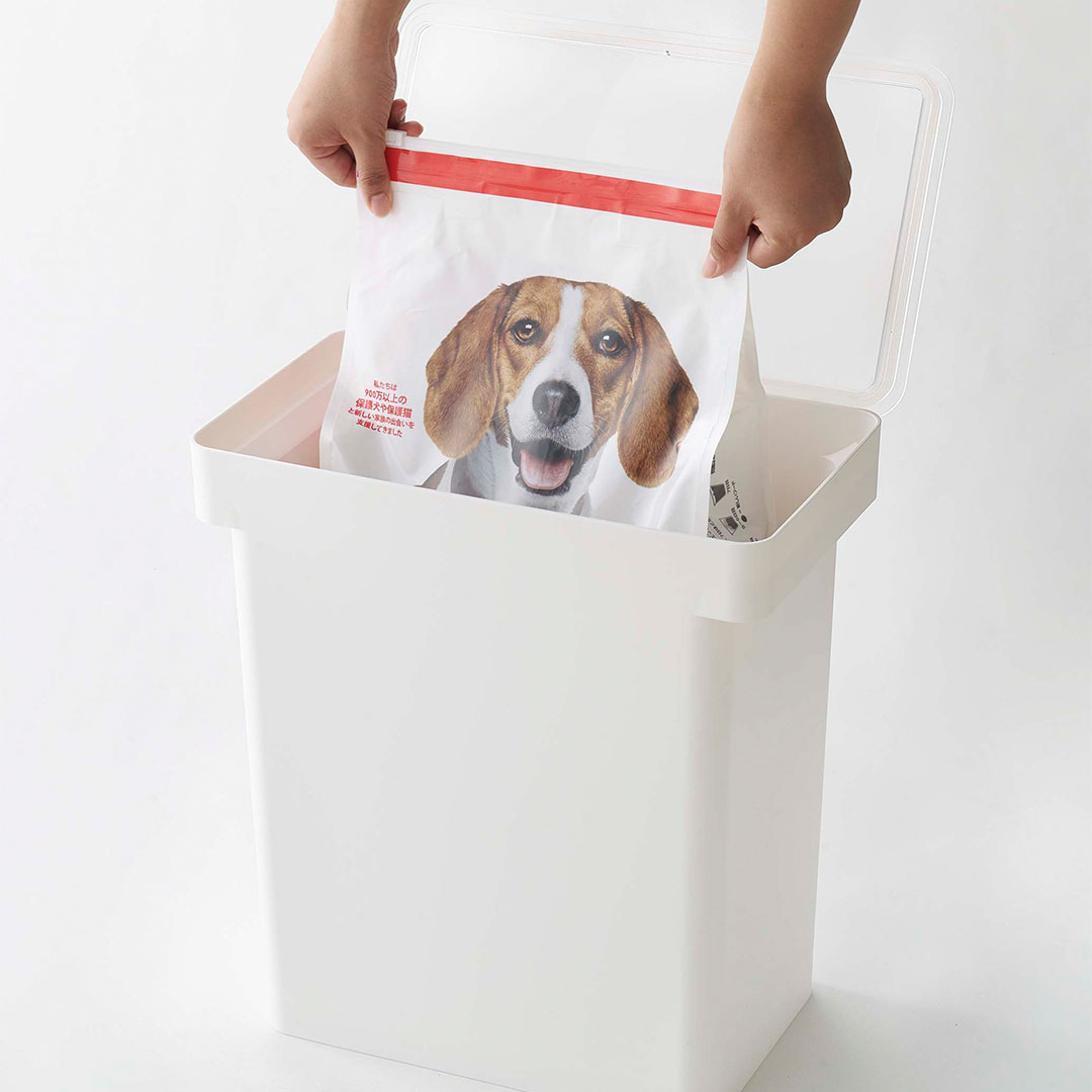 密閉ペットフードストッカー タワー 12kg 計量カップ付 ブラック