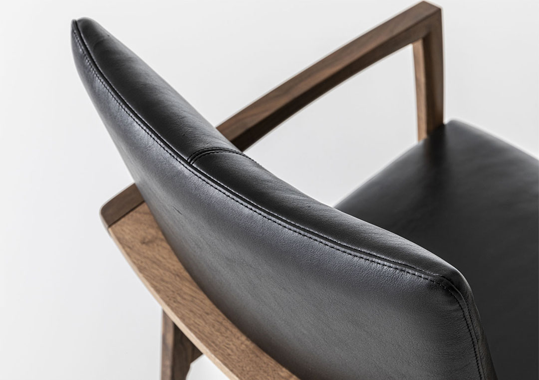 Koti LDチェア(脚カラー:ウォールナット) ブラック