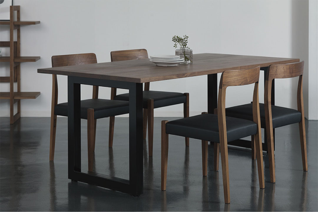 TRチェア(脚カラー:ウォールナット) PVC UP1105(ブラック)