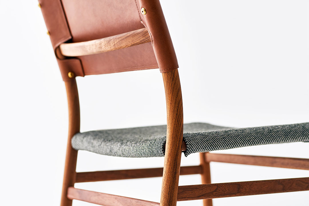 YU UC4 ダイニングチェア（脚カラー：ウォールナット） RANK3 SUBLIM50（ライトグレー)