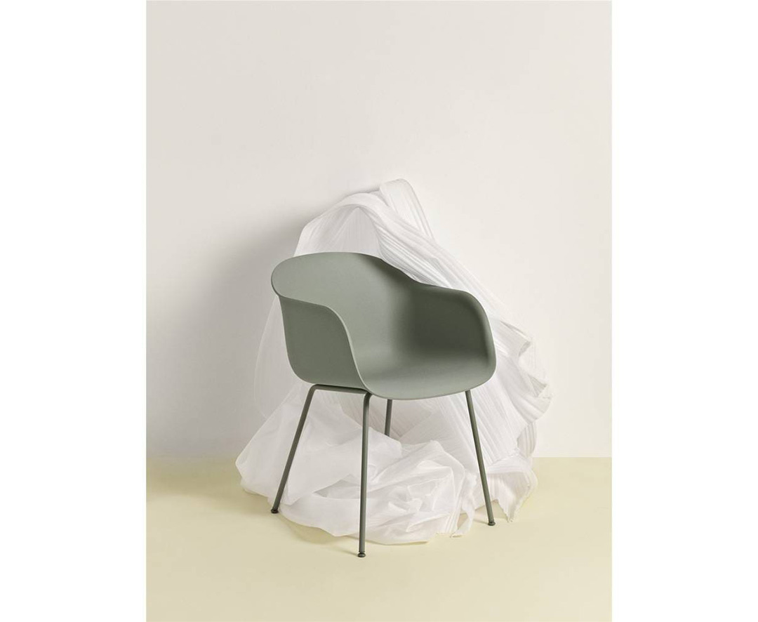 FIBER ARMCHAIR / TUBE BASE(脚カラー:ブラック) ブラック