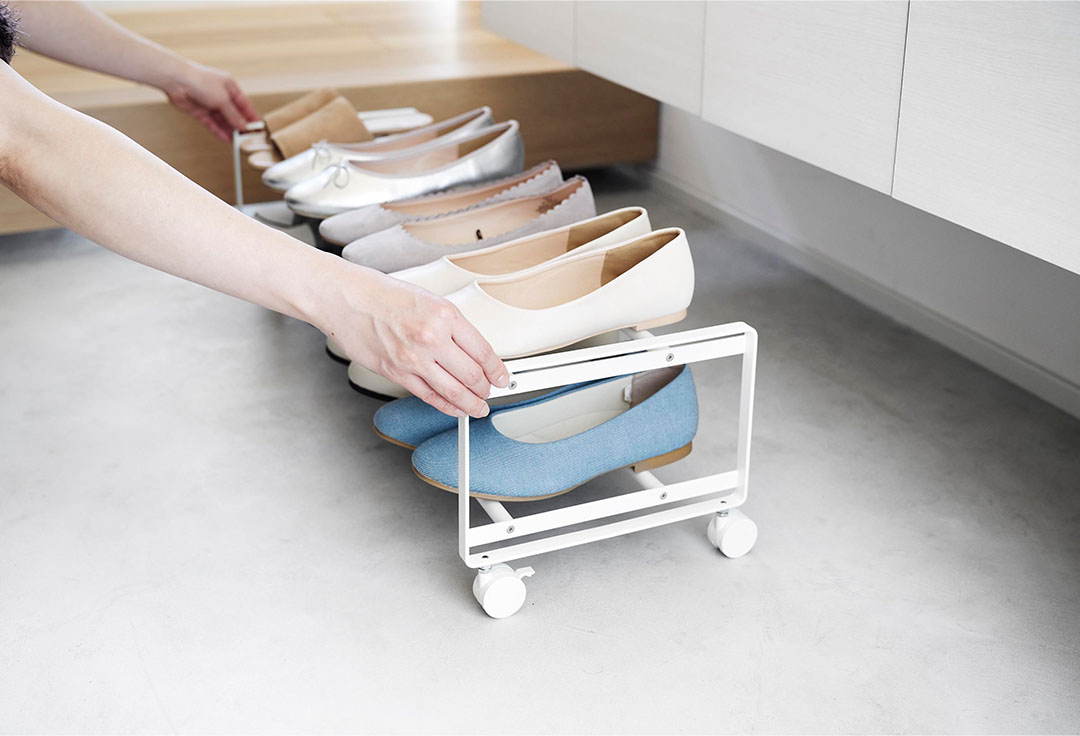 引き出せるキャスター付きシューズラック タワー 2段 ブラック