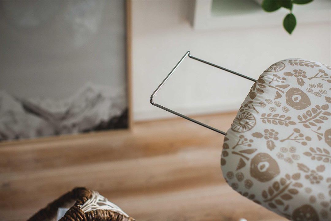 北欧風 暮らしの定番 スタンド式人体型アイロン台 アイボリー