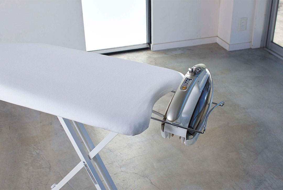 軽量スタンド式アイロン台 タワー ホワイト