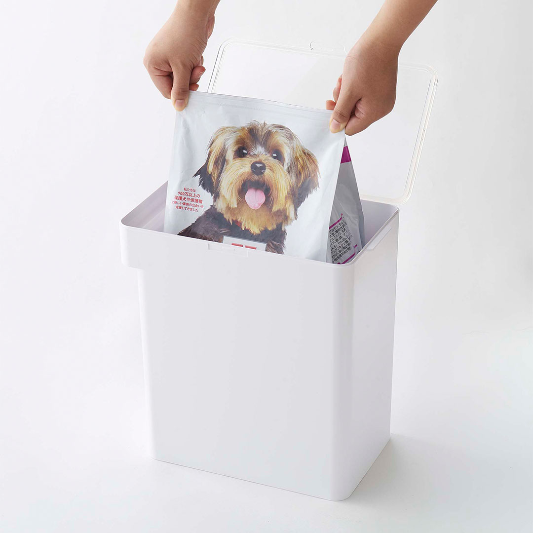 密閉ペットフードストッカー タワー 6.5kg 計量カップ付 ホワイト