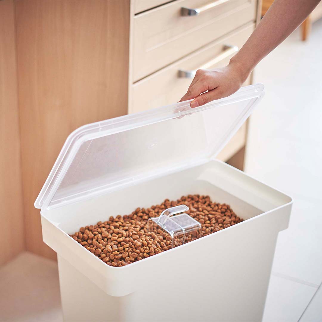 密閉ペットフードストッカー タワー 12kg 計量カップ付 ブラック