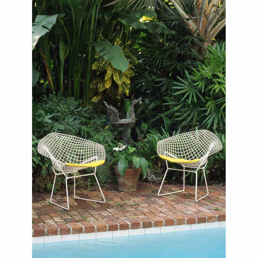 LOUNGE SEATING ダイヤモンドアｰムチェア（脚カラｰ：ホワイト） トーナス4_130