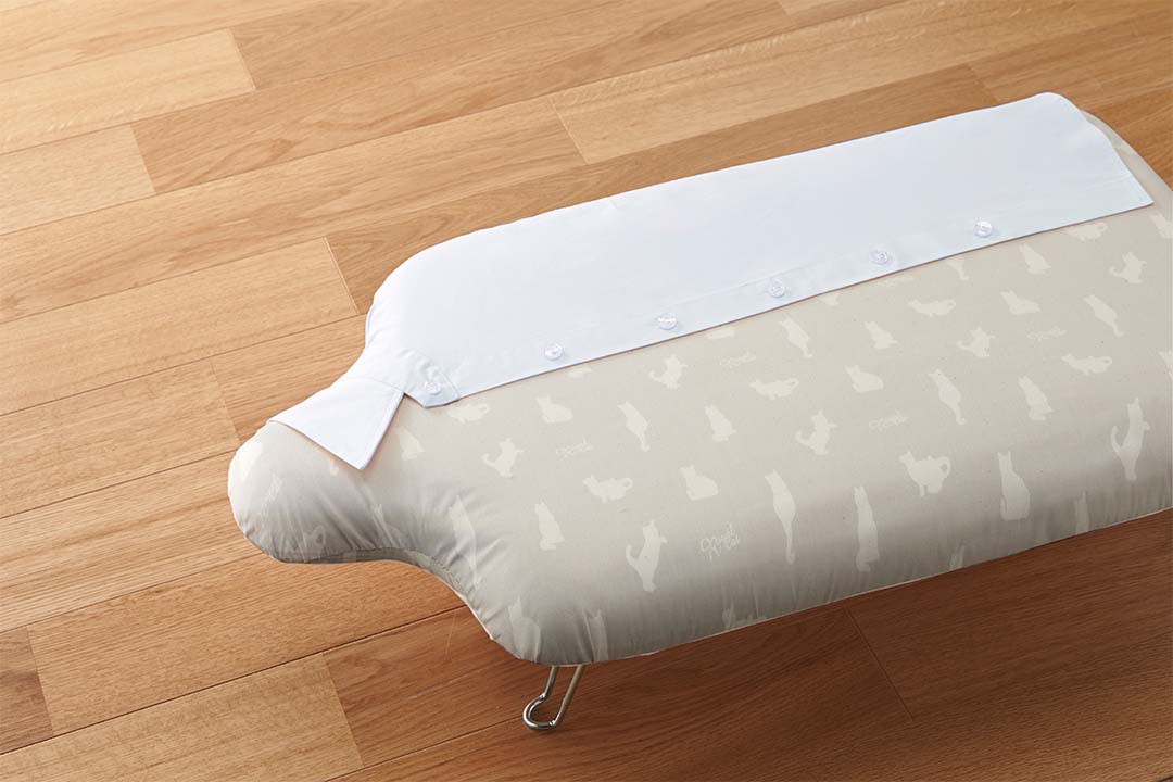 軽量人体型アイロン台 フック付き ネコプレス ホワイト