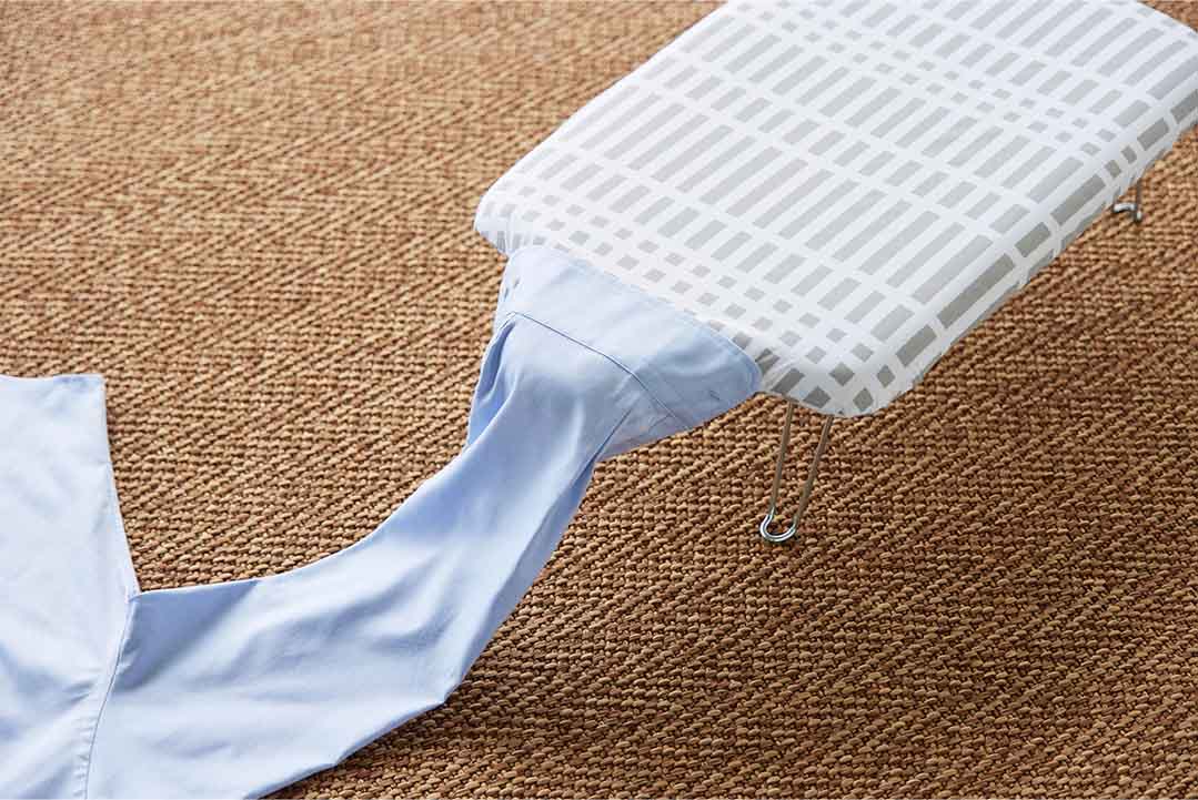 北欧風 暮らしの定番 軽量人体型アイロン台 チェックグレー