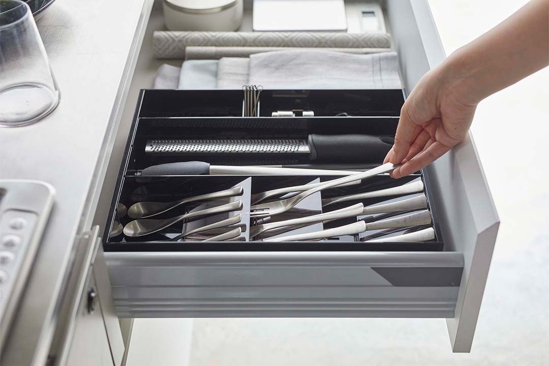 立体横伸縮カトラリーケース タワー ブラック