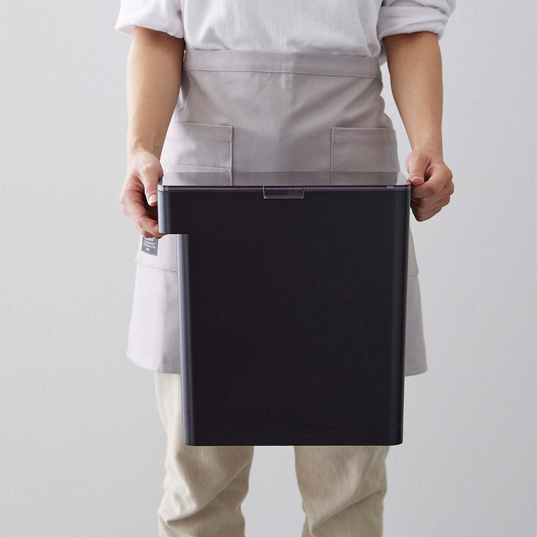 密閉ペットフードストッカー タワー 6.5kg 計量カップ付 ホワイト