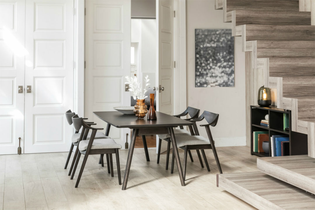 ダイニングテーブル