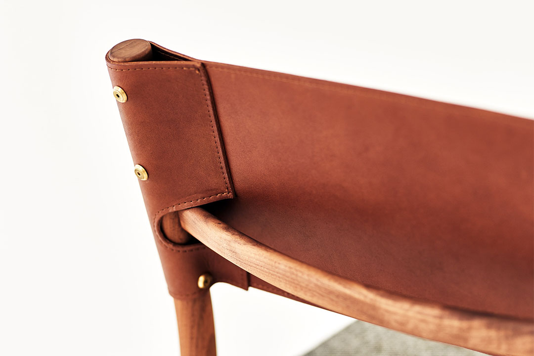 YU UC4 ダイニングチェア（脚カラー：ウォールナット） RANK3 SUBLIM50（ライトグレー)