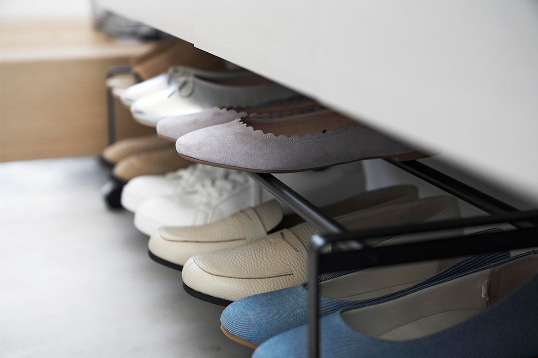 引き出せるキャスター付きシューズラック タワー 2段 ブラック