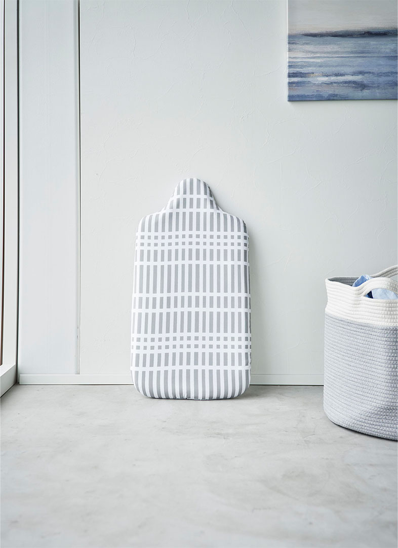 北欧風 暮らしの定番 軽量人体型アイロン台 チェックグレー