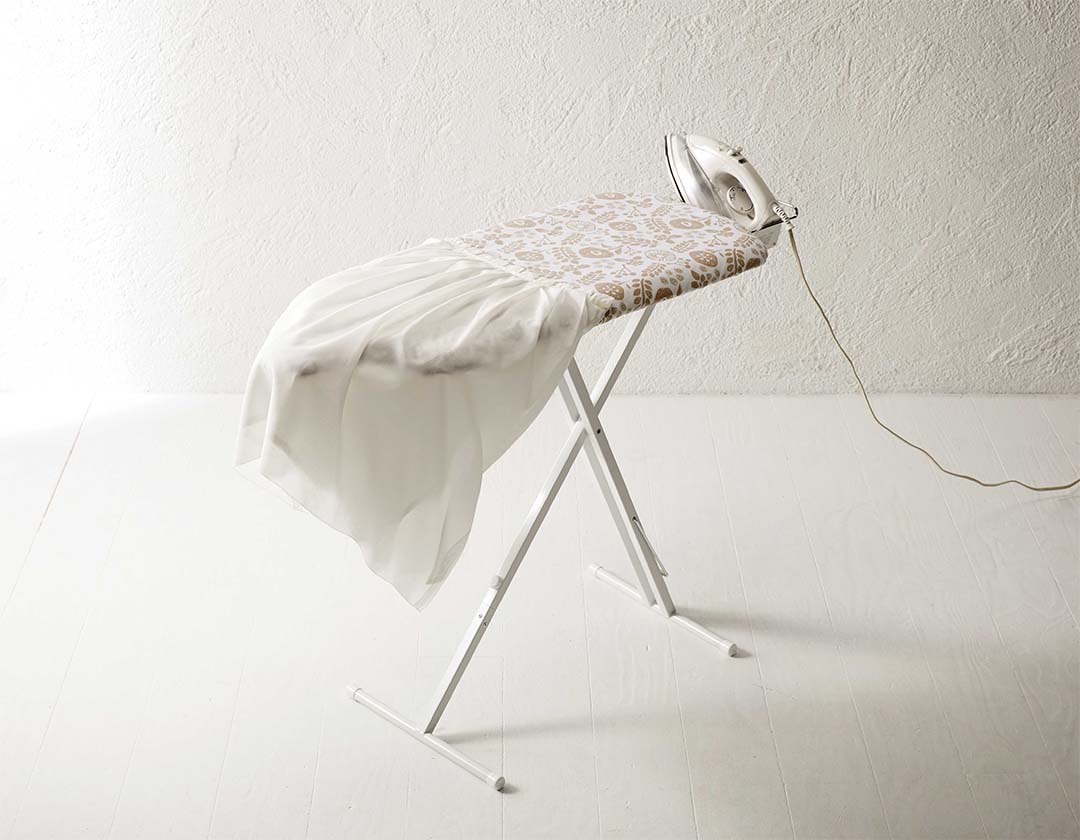 北欧風 暮らしの定番 スタンド式人体型アイロン台 アイボリー