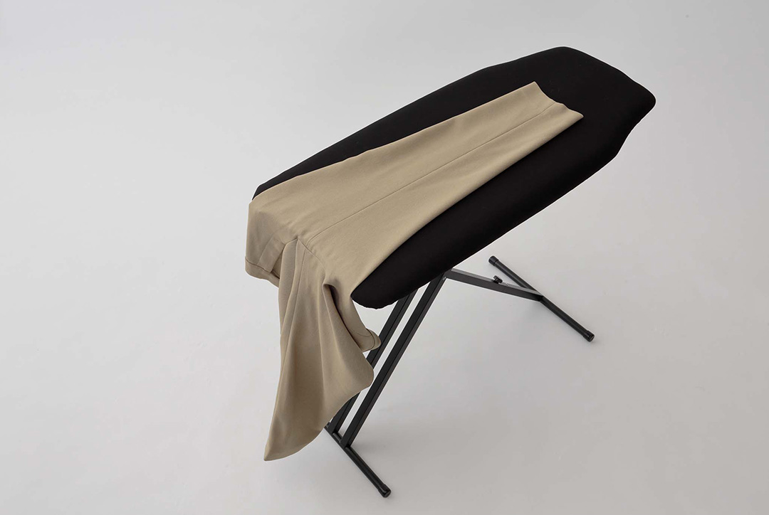 軽量スタンド式アイロン台 タワー ホワイト