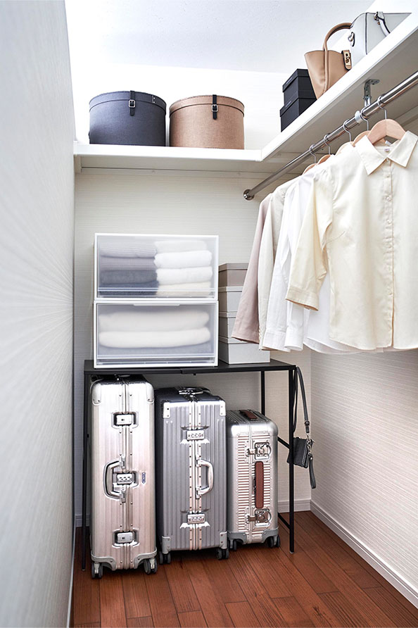 伸縮キャリーケース上ラック タワー ブラック