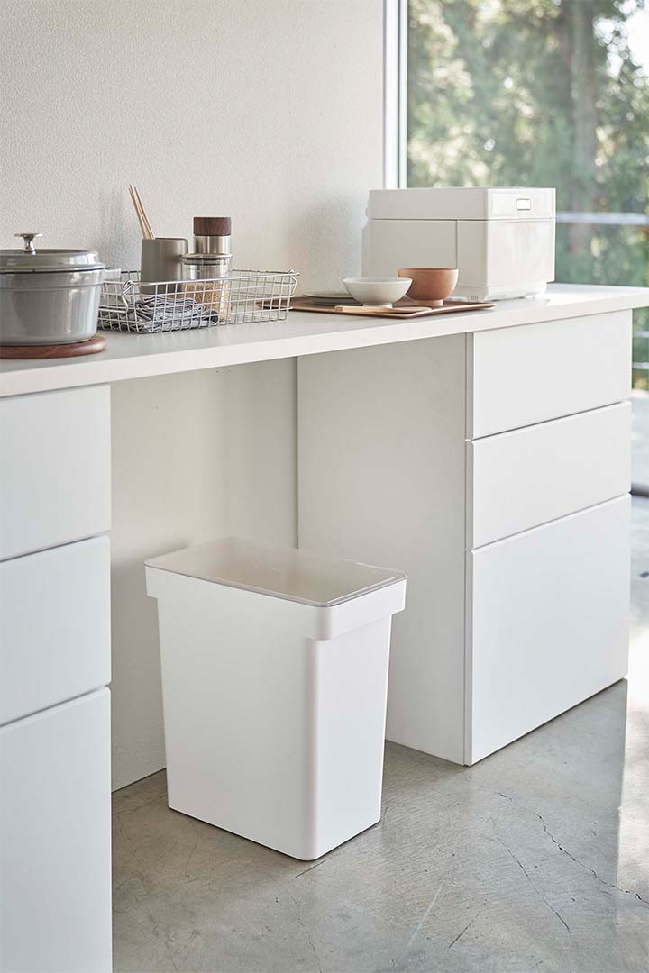 密閉米びつ タワー 20kg 計量カップ付 ホワイト