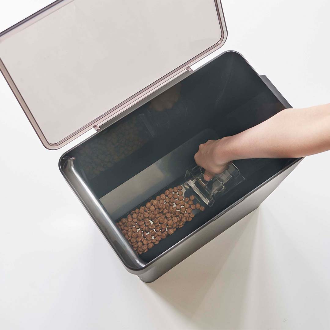 密閉ペットフードストッカー タワー 6.5kg 計量カップ付 ホワイト