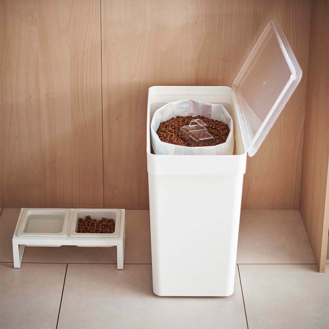 密閉ペットフードストッカー タワー 12kg 計量カップ付 ブラック