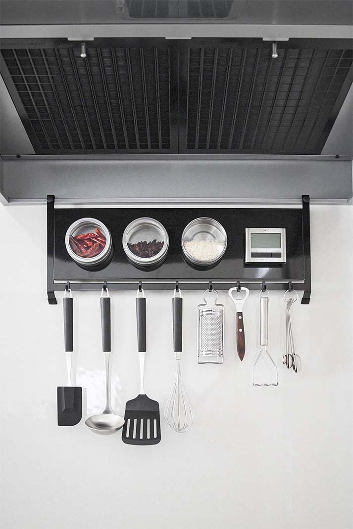 レンジフードスチールパネル&フック タワー ブラック