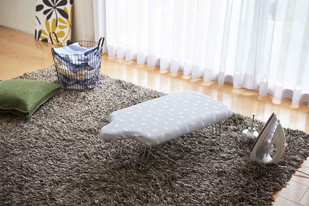 軽量人体型アイロン台 フック付き ネコプレス ホワイト