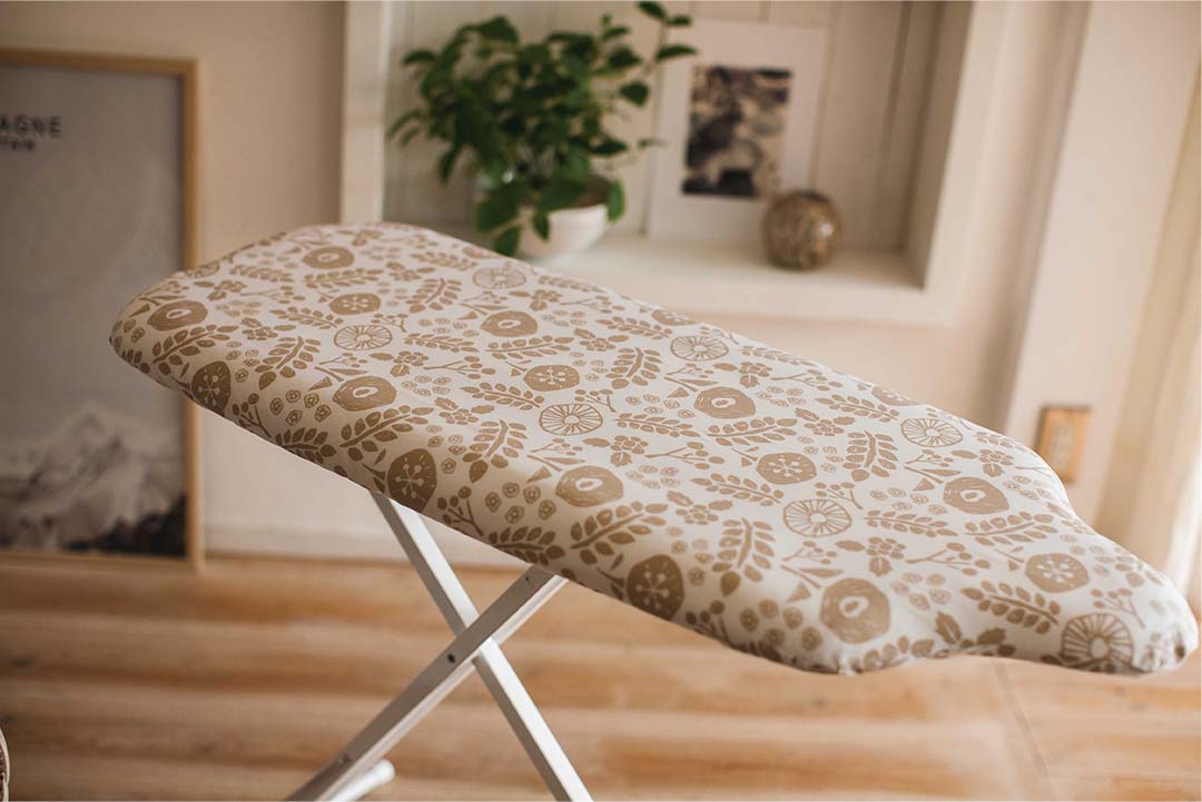 北欧風 暮らしの定番 スタンド式人体型アイロン台 アイボリー