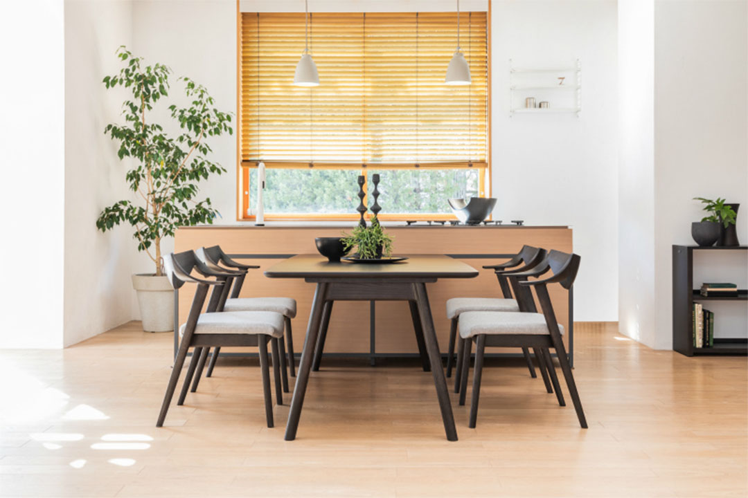 ダイニングテーブル