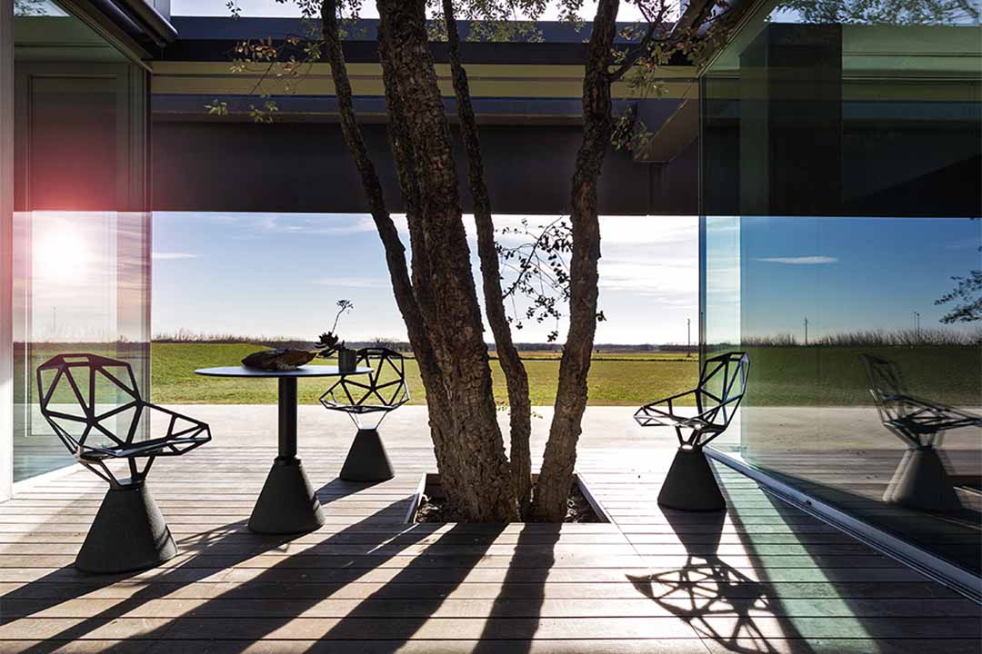 Chair_One Concrete 回転式（脚カラー：ナチュラル） ブラック