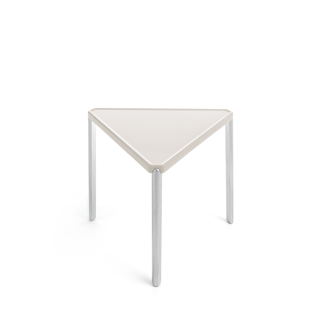 Tambour Concrete 三角形(脚カラー:ポリッシュ) ホワイト